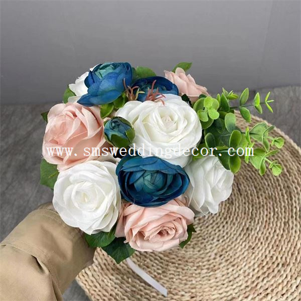 round bridal bouquet
