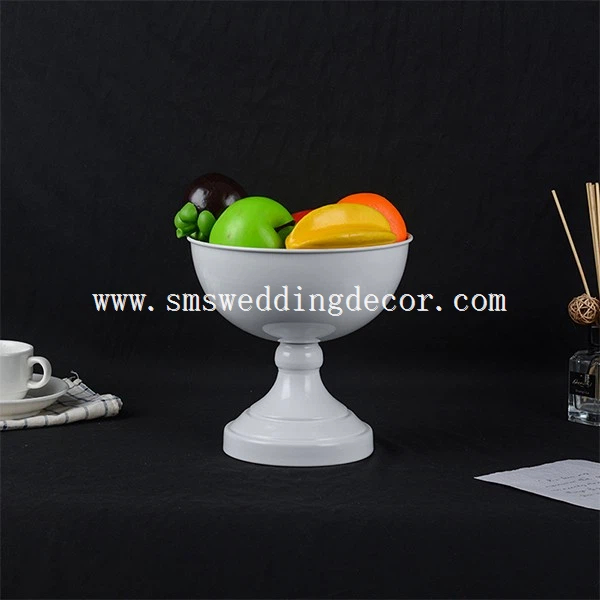 white flower vases for weddings
